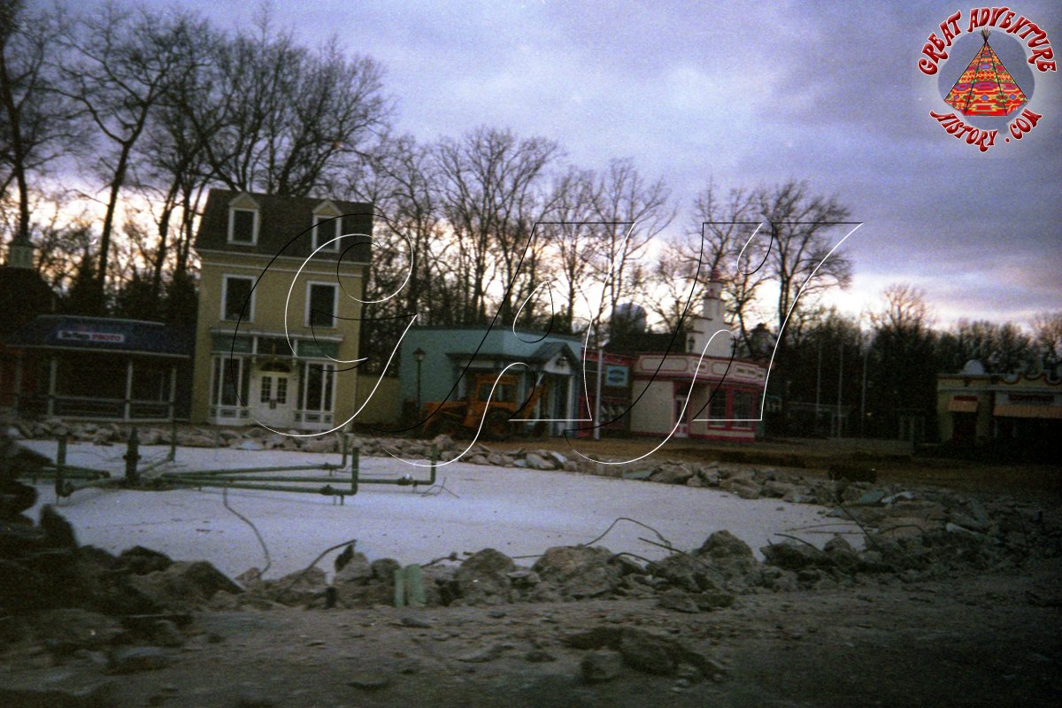 Main Street Fountain At Six Flags Great Adventure